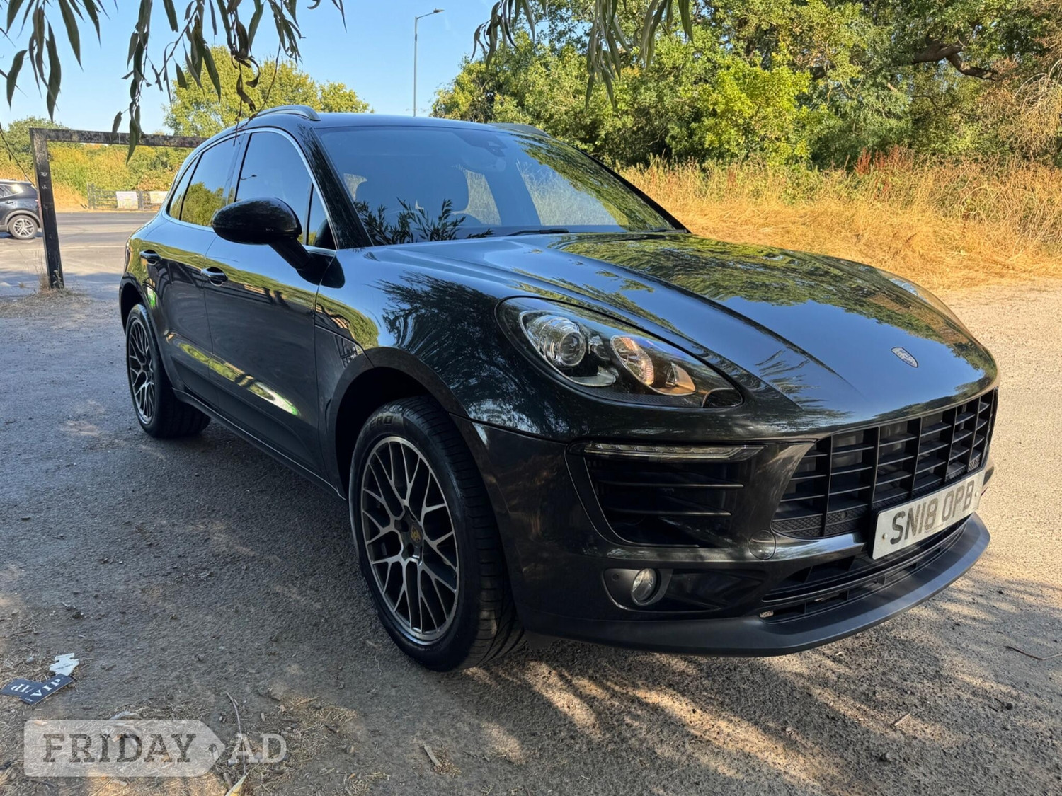 [ berth ]Porsche Macan