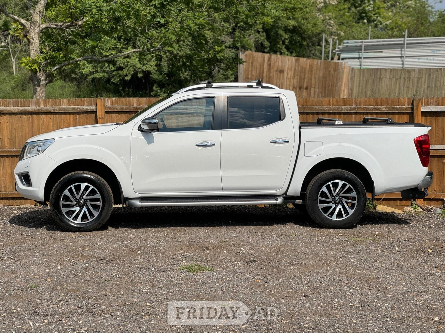 Nissan Navara 2017 - Vans & Commercial Vehicles in St. Albans