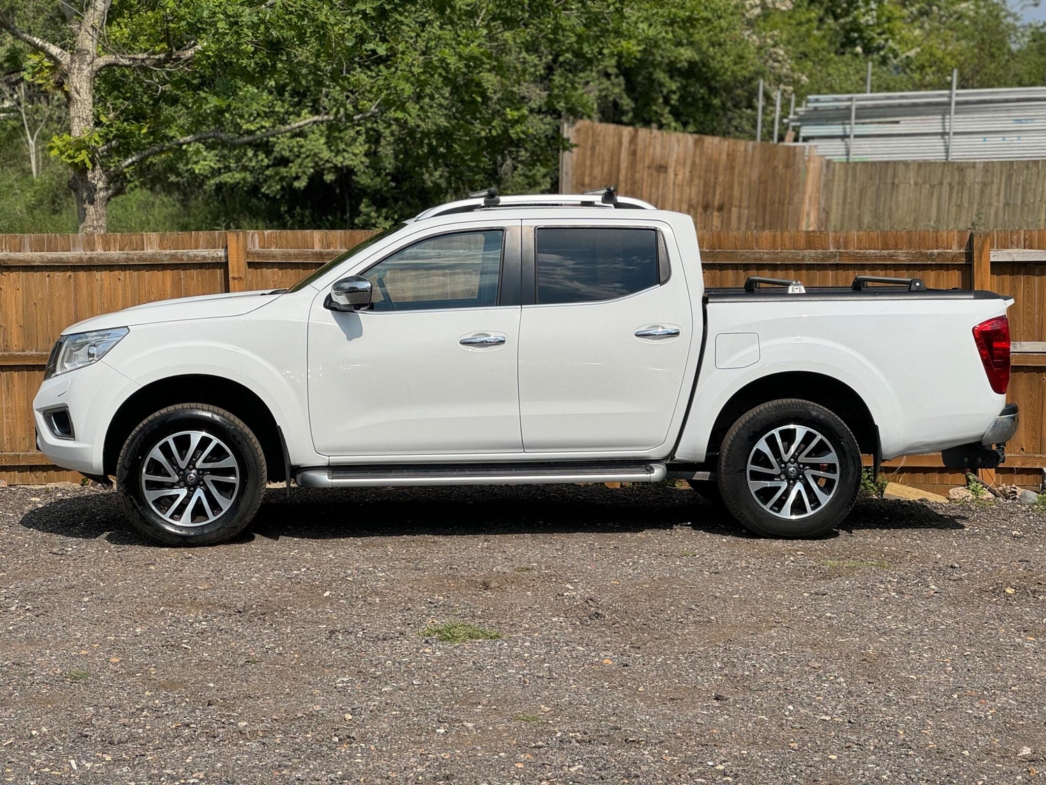 Nissan Navara 2017 - Vans & Commercial Vehicles in St. Albans
