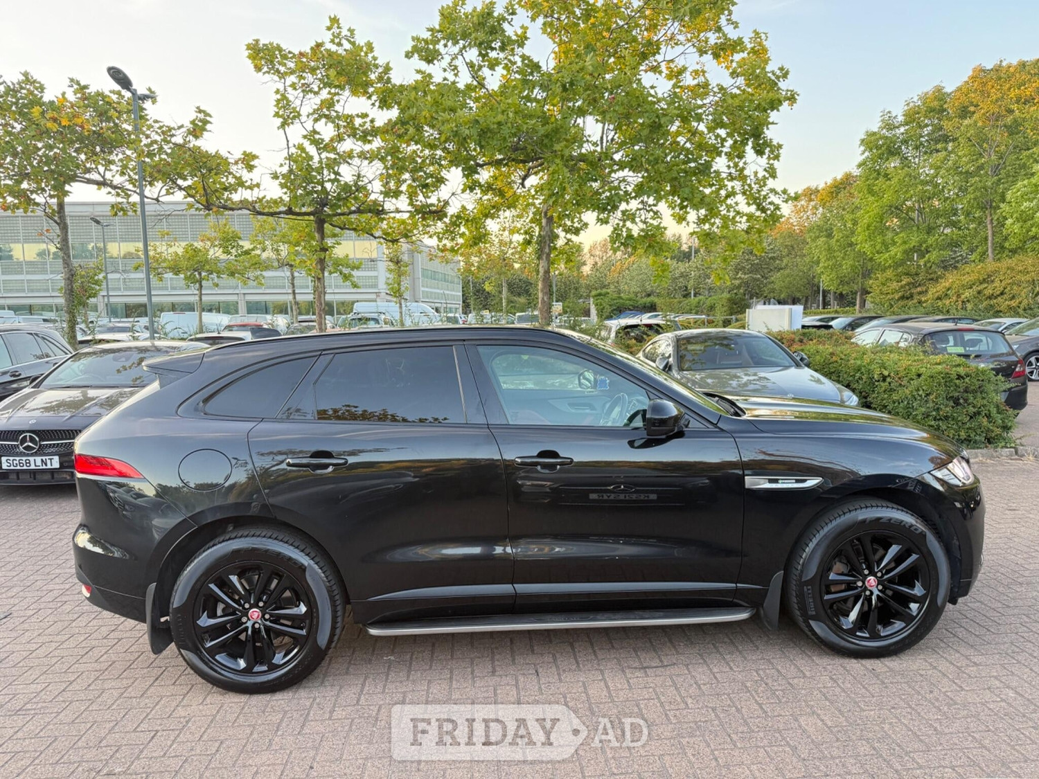 [ berth ]Jaguar F-Pace