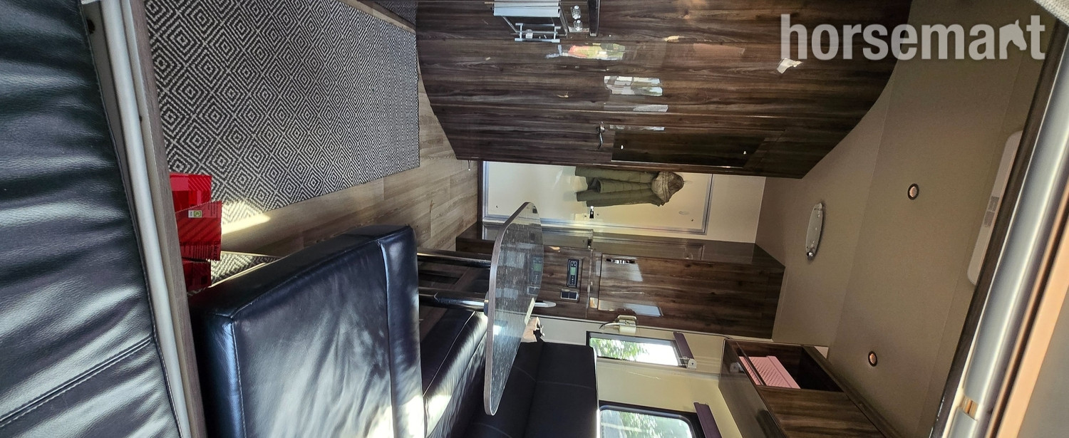 Equi-Trek Endeavour Excel Isuzu Horsebox - Trailers & Horseboxes in Preston