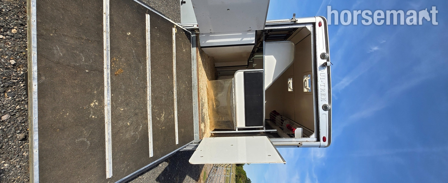Equi-Trek Endeavour Excel Isuzu Horsebox - Trailers & Horseboxes