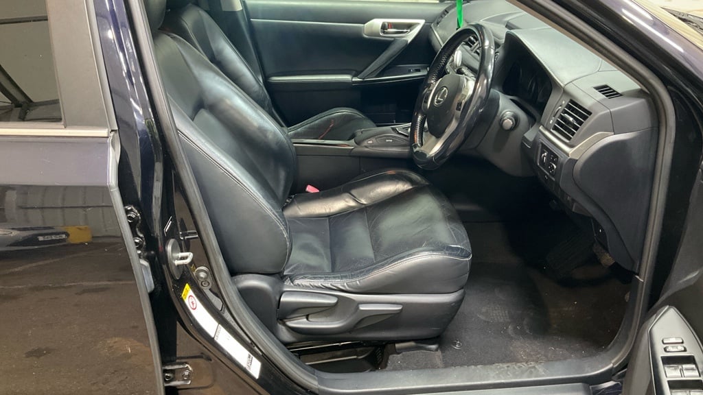 [ berth ]Lexus CT