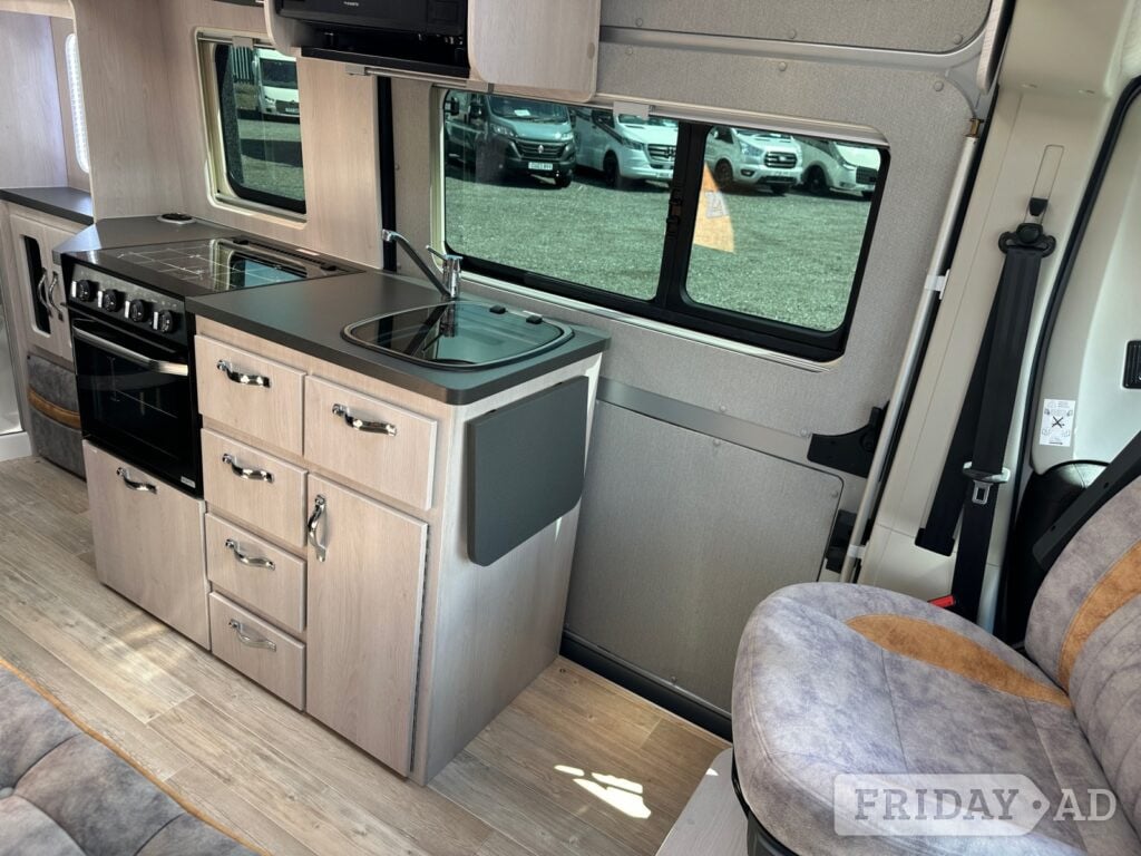 [2 berth ]Auto-Sleepers Kingham