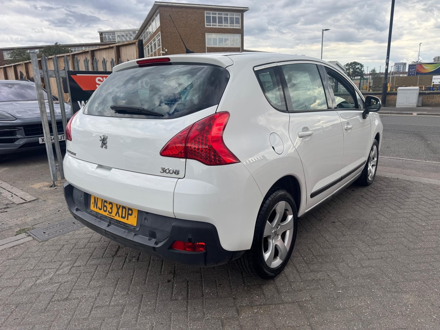 Peugeot 3008 2013 - Cars in Slough