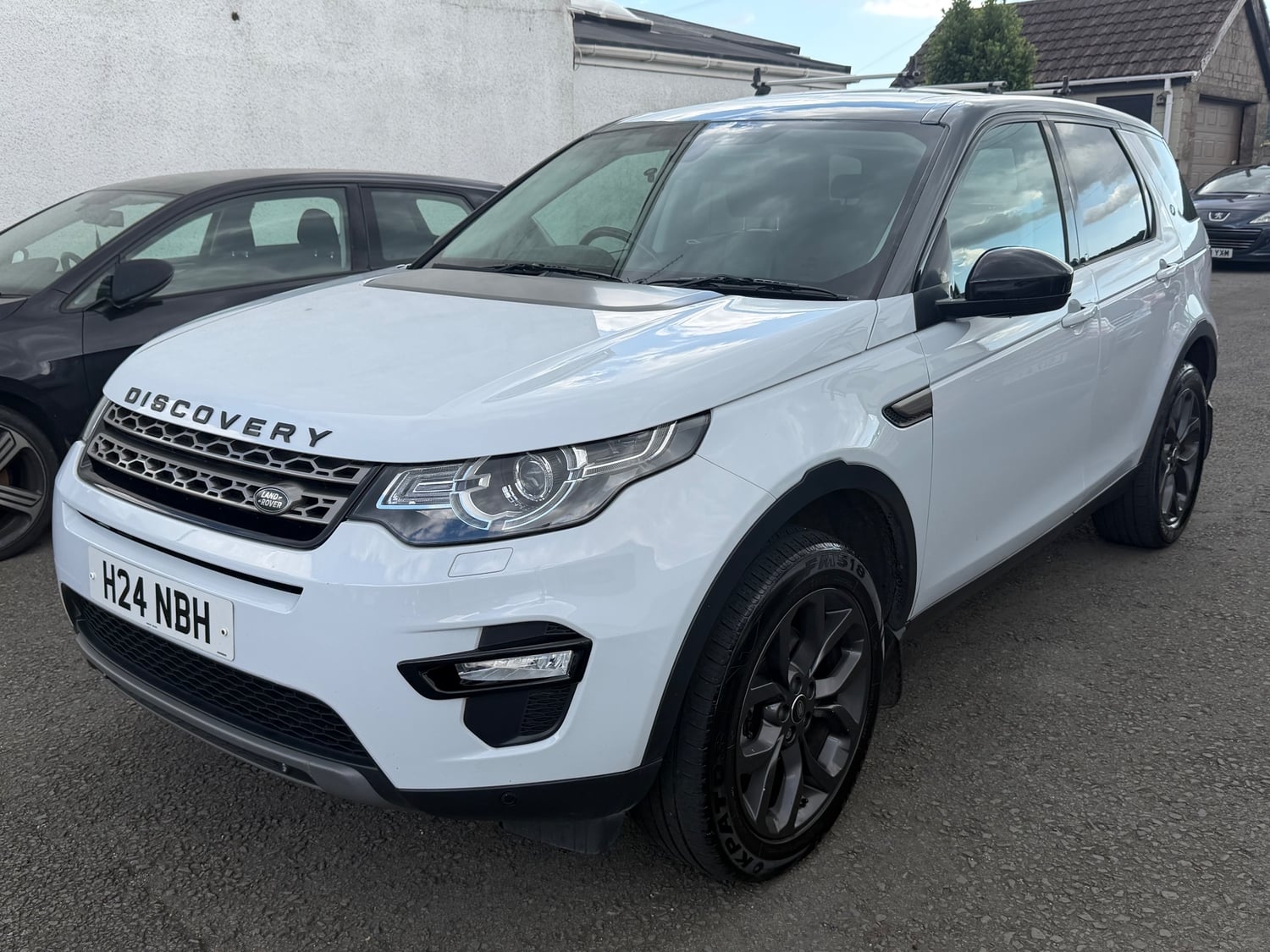 [ berth ]Land Rover Discovery Sport
