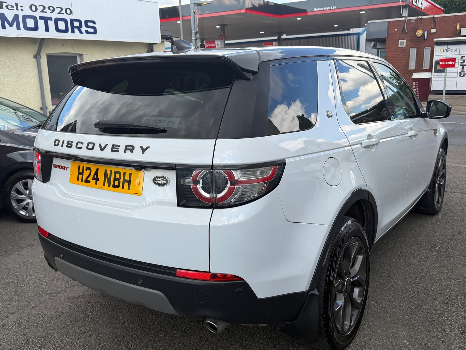 Land Rover Discovery Sport 2016 - Cars in Pontypridd
