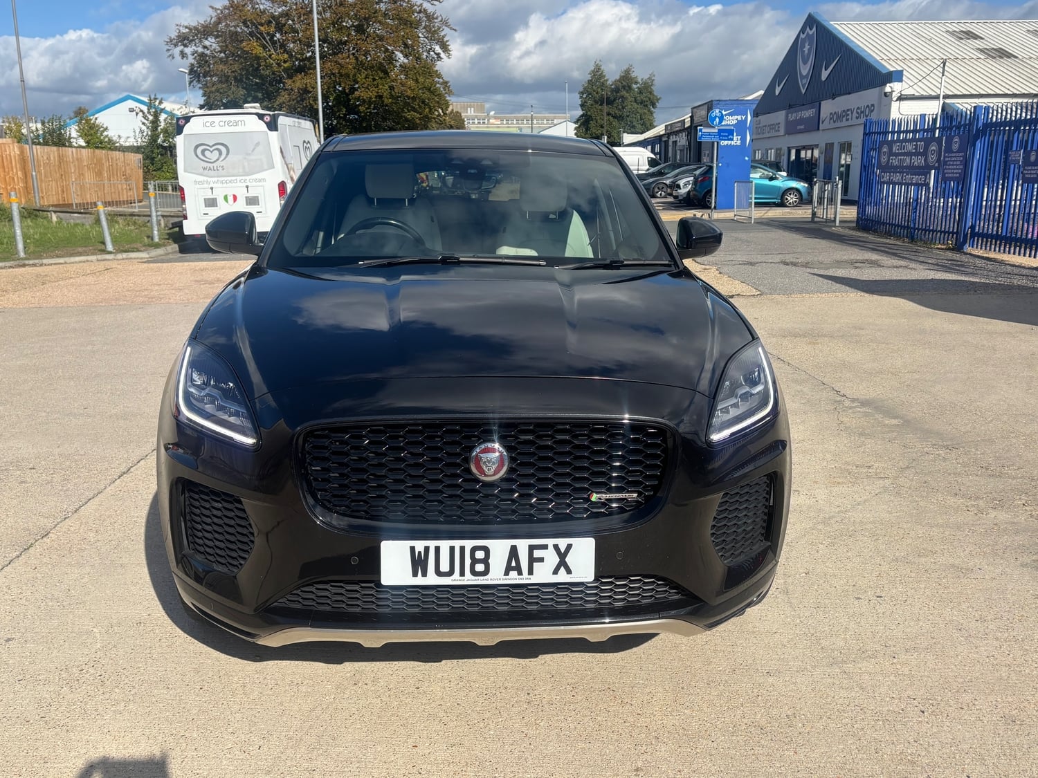 [ berth ]Jaguar E-Pace