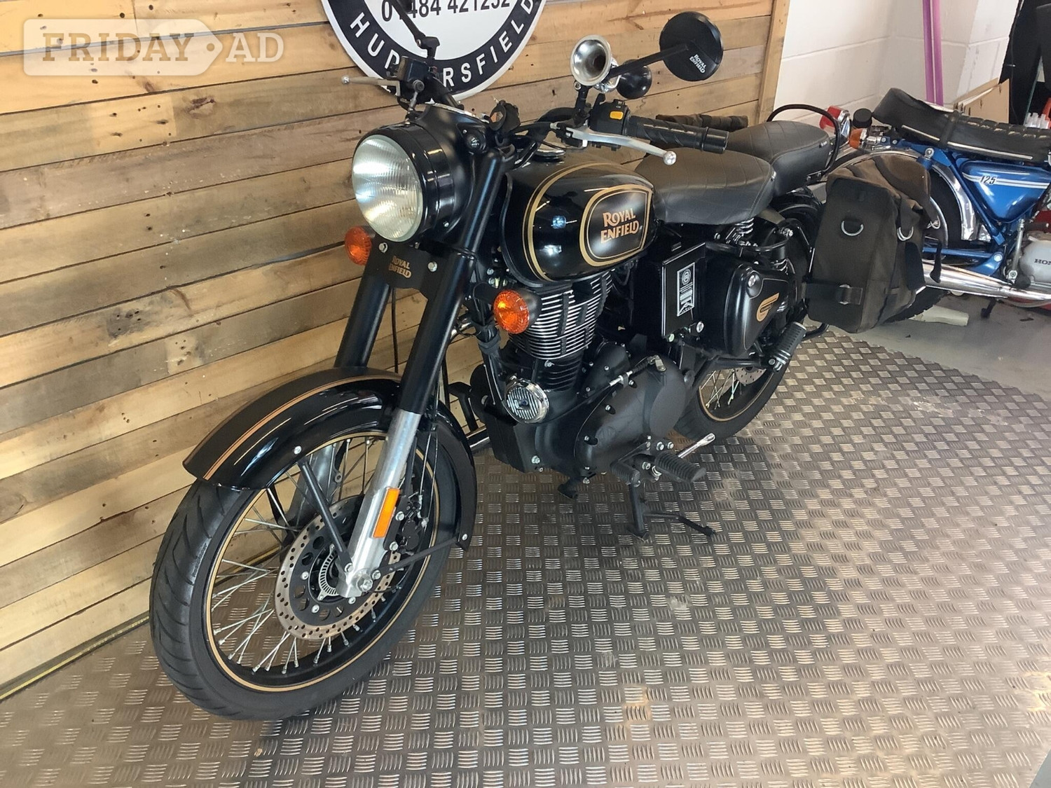 [ berth ]Royal Enfield Bullet