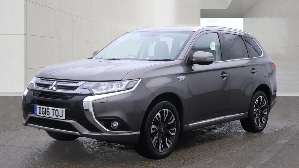 Mitsubishi Outlander 2016 - Cars in Hillingdon