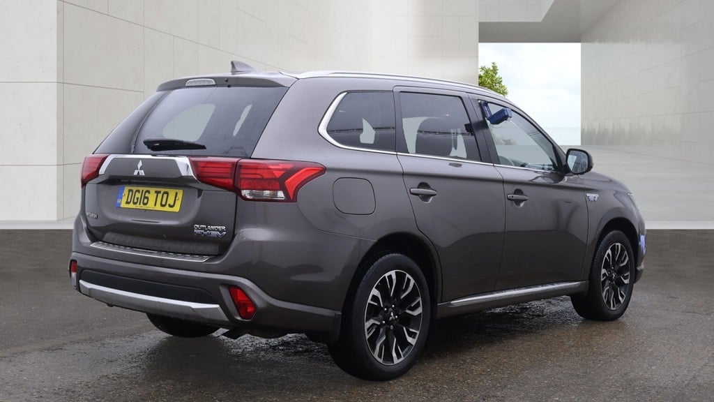Mitsubishi Outlander 2016 - Cars