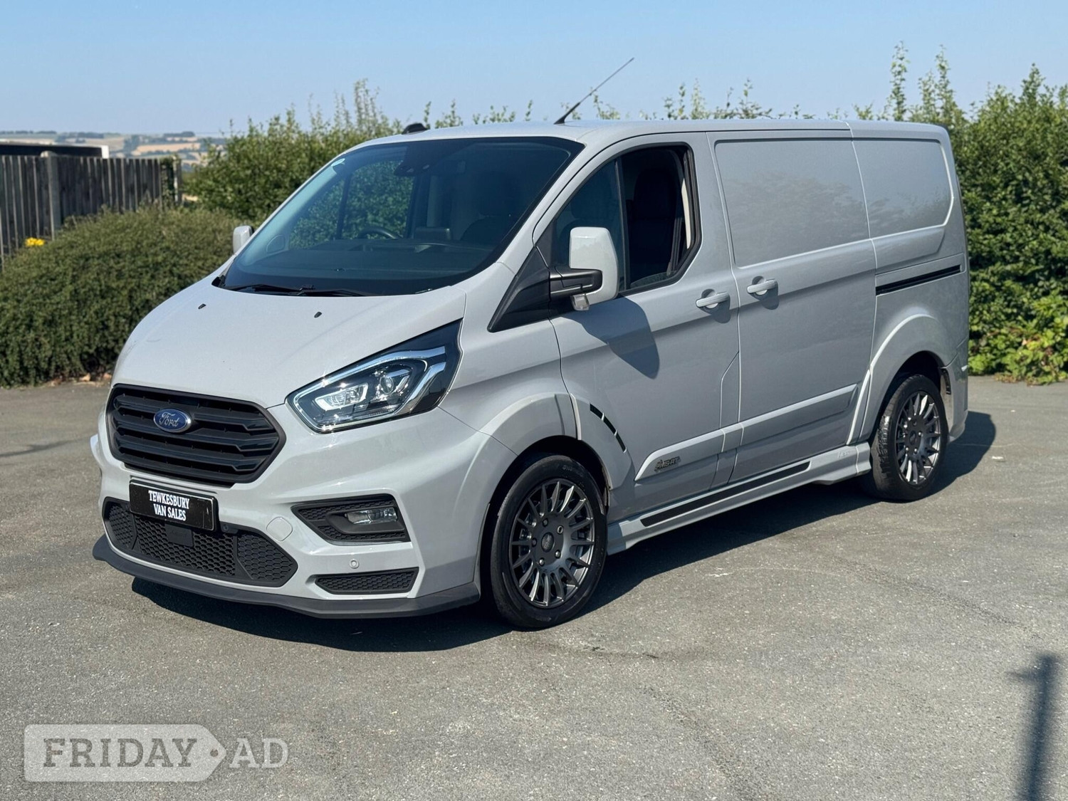 [ berth ]Ford Transit Custom