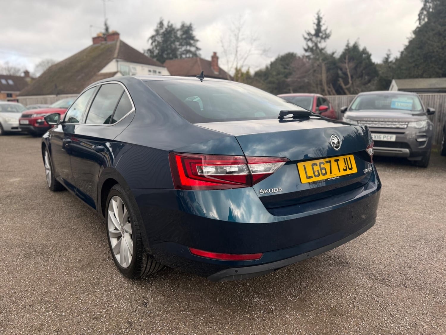 Skoda Superb 2017 - Cars in Crawley
