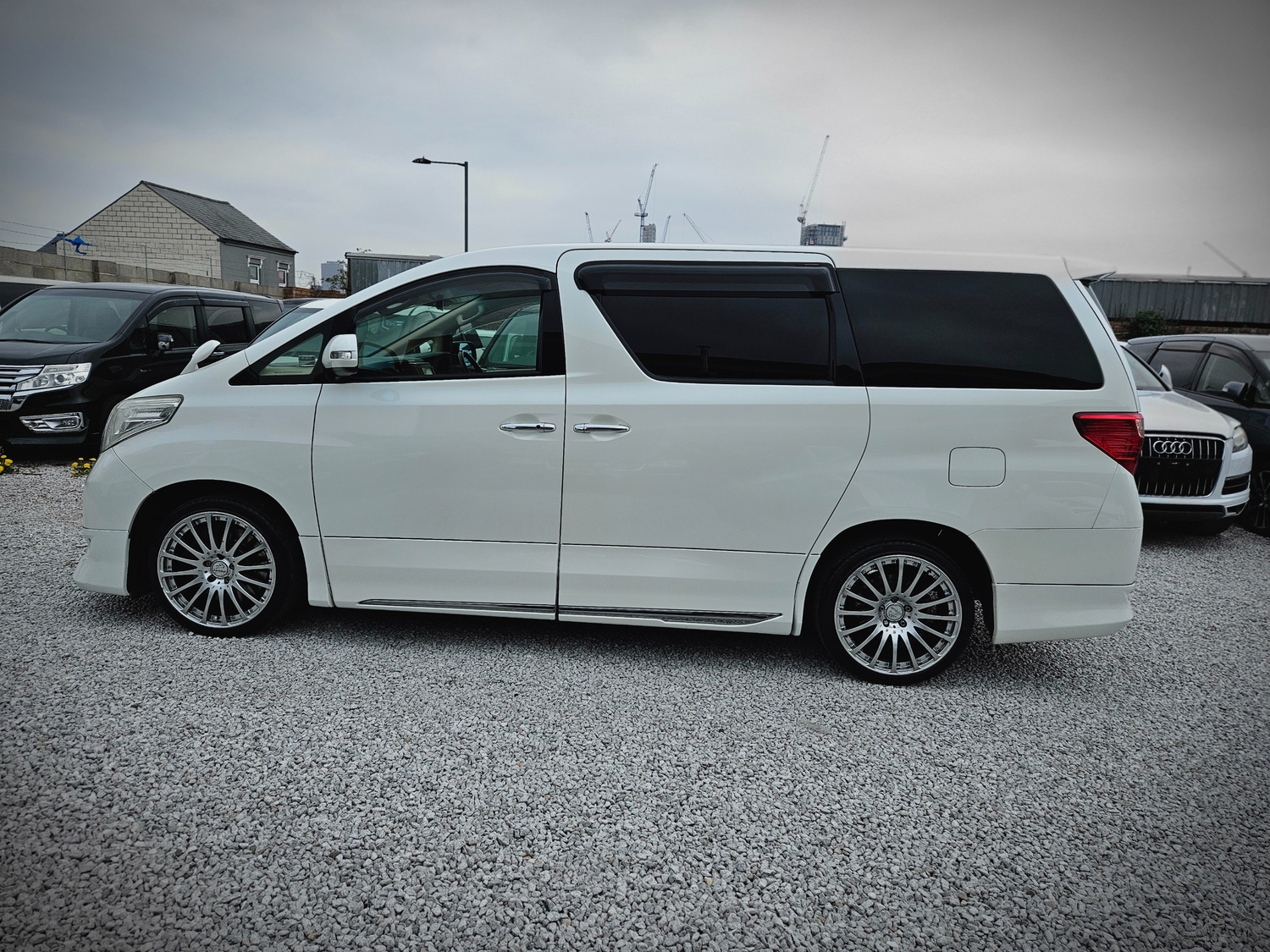 Toyota Alphard 2010 - Cars in Birmingham