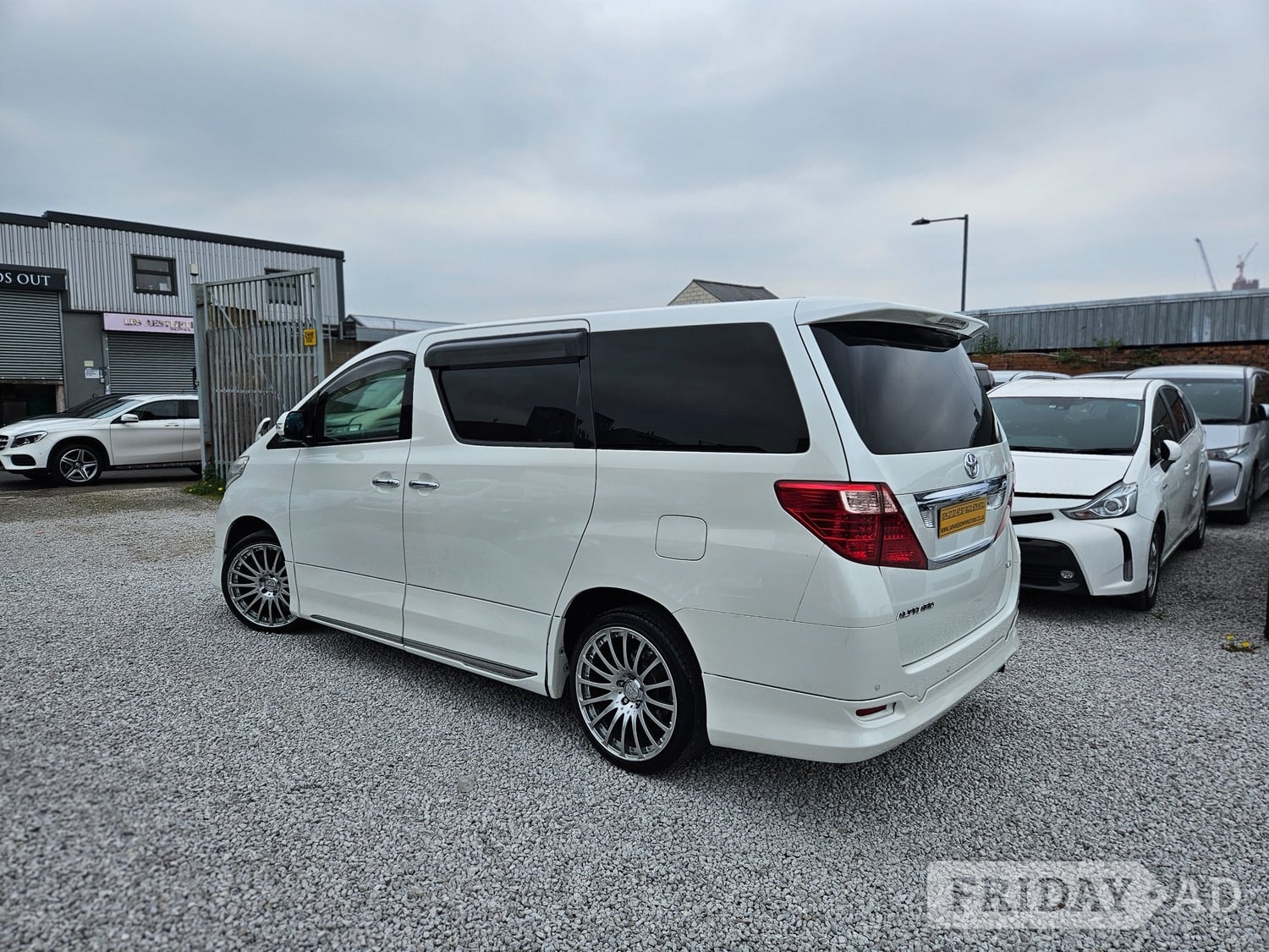 Toyota Alphard 2010 - Cars