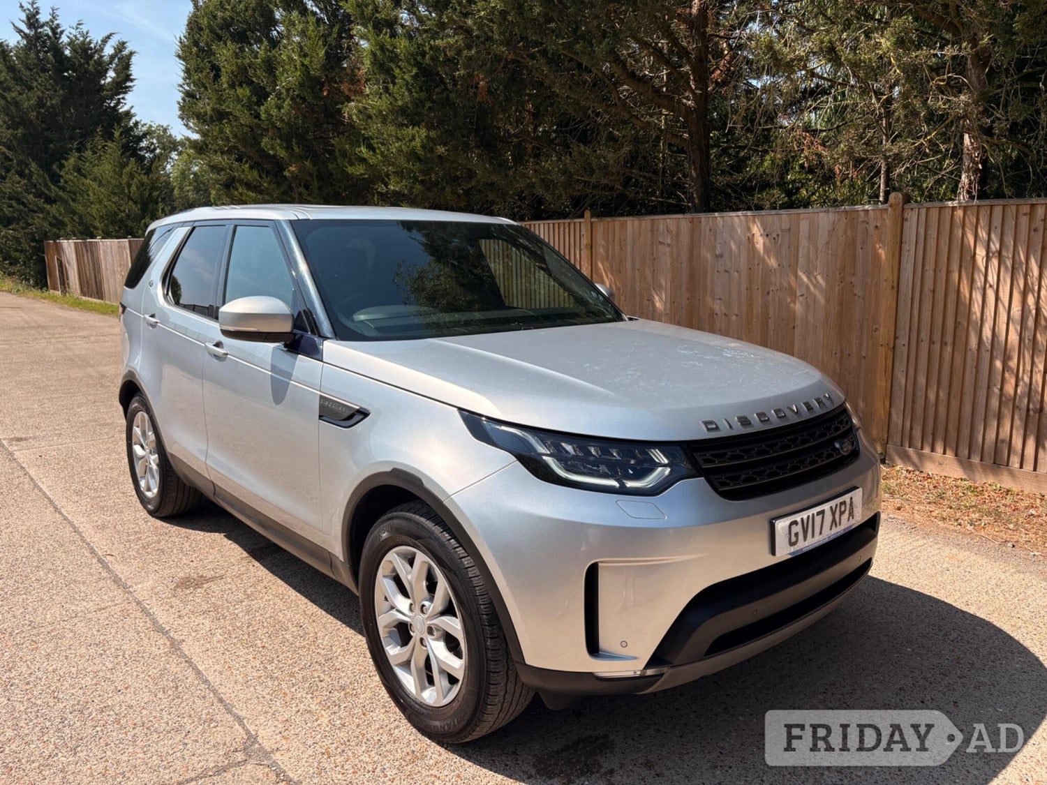 [ berth ]Land Rover Discovery