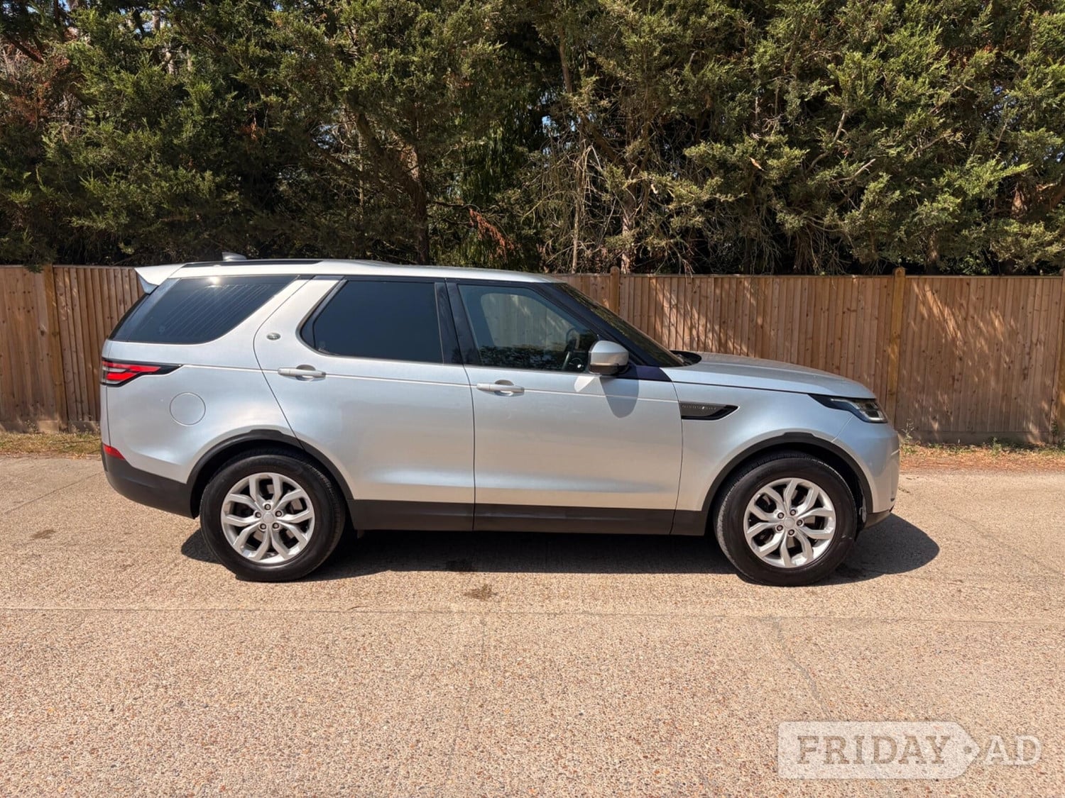 Land Rover Discovery 2017 - Cars in Tonbridge