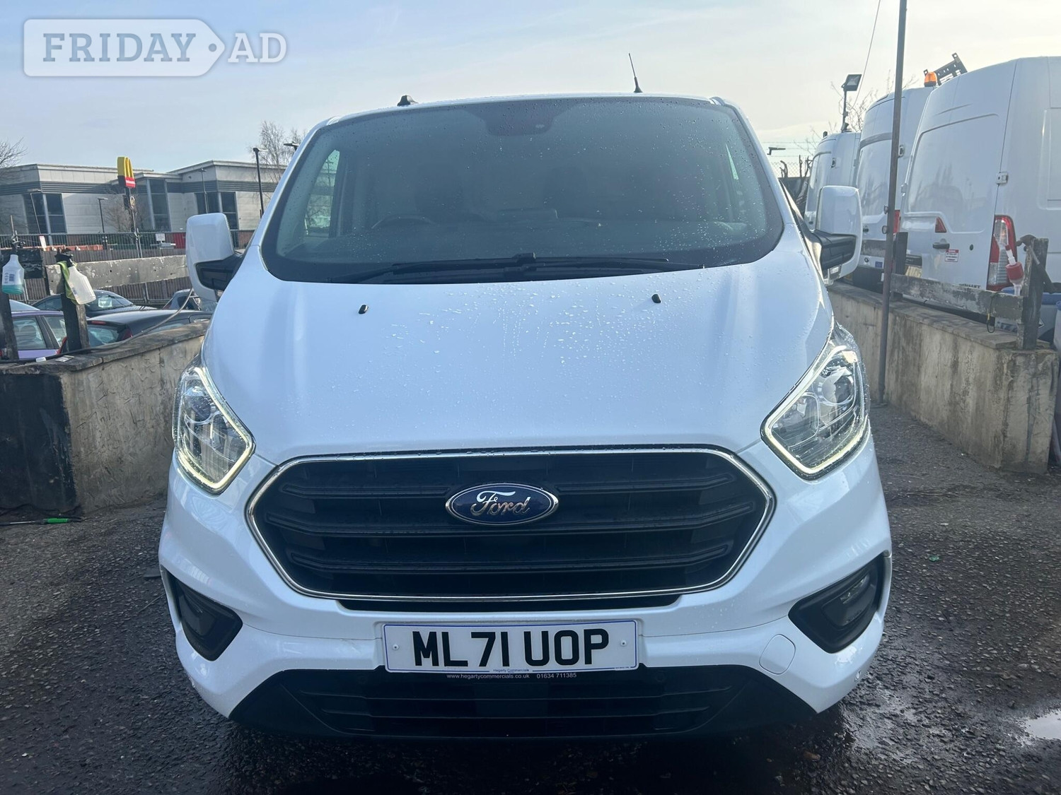 [ berth ]Ford Transit Custom