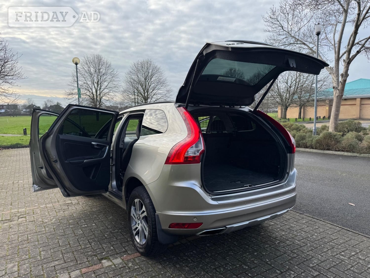 Volvo XC60 2015 - Cars in West Molesey