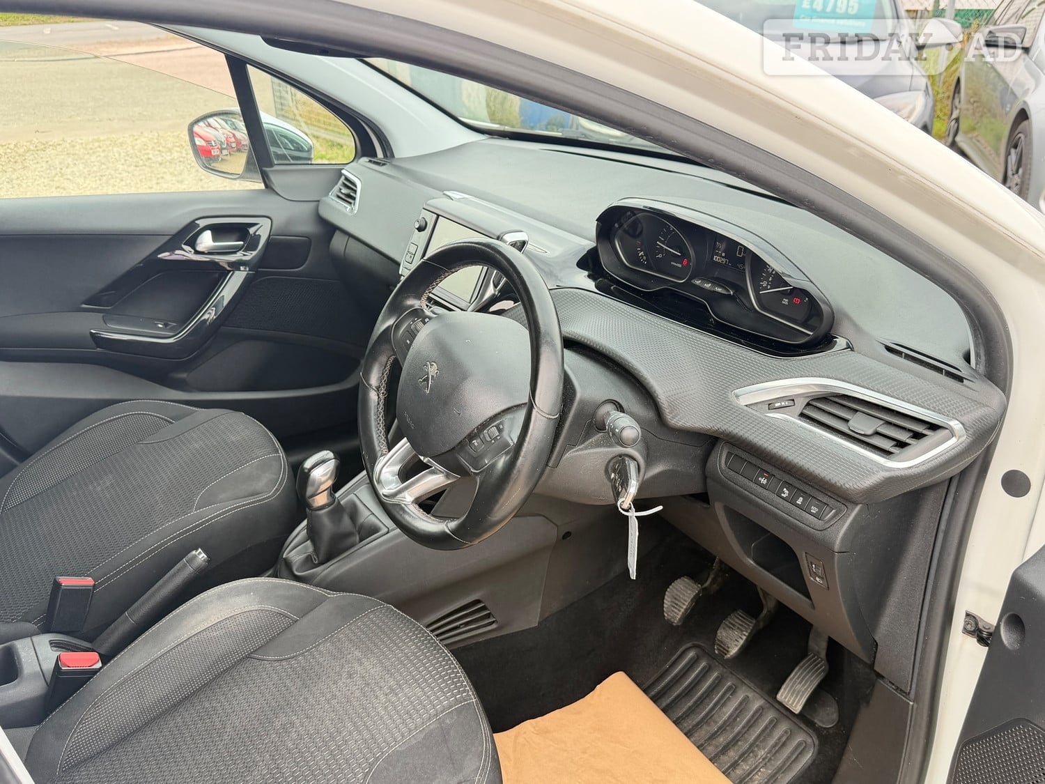 [ berth ]Peugeot 208