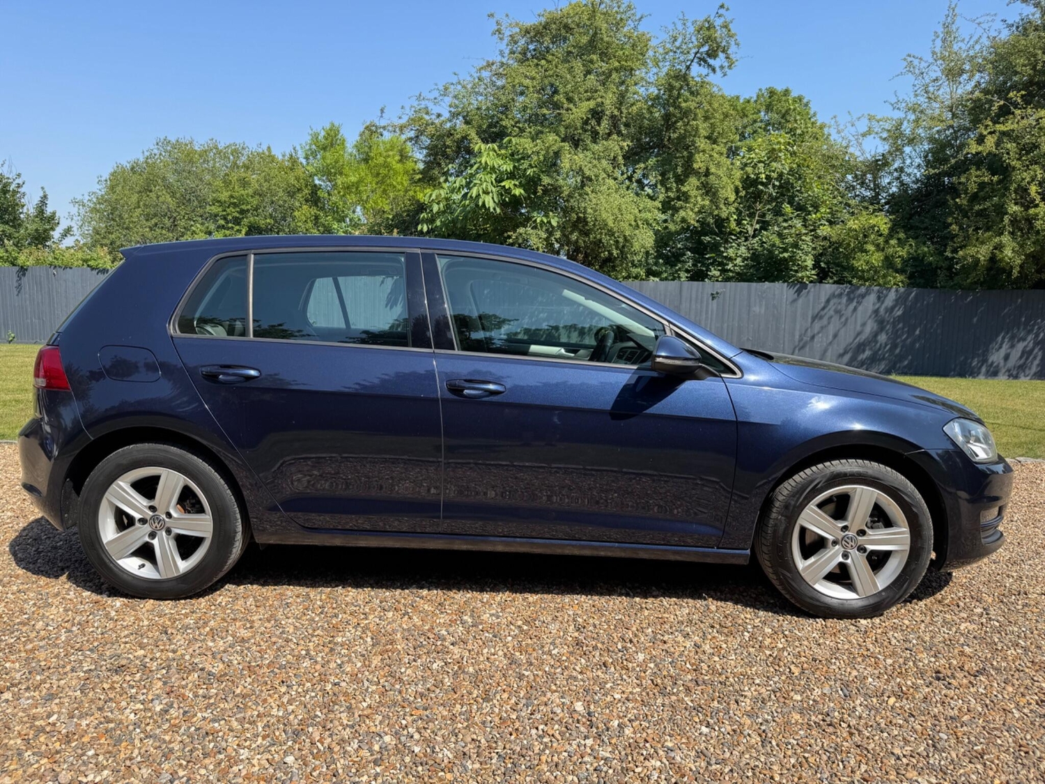 Volkswagen Golf 2015 - Cars in Staines