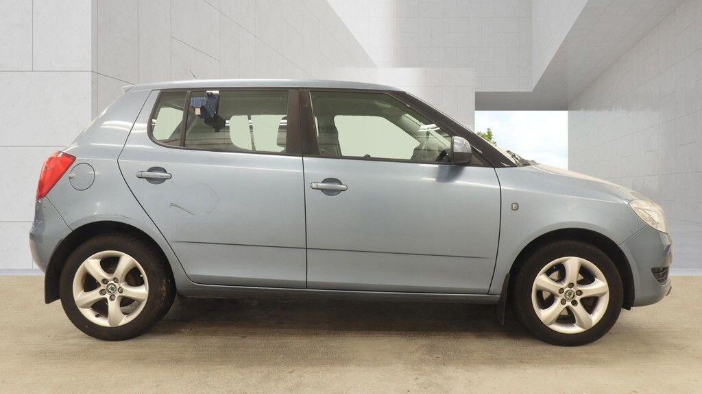 Skoda Fabia 2010 - Cars