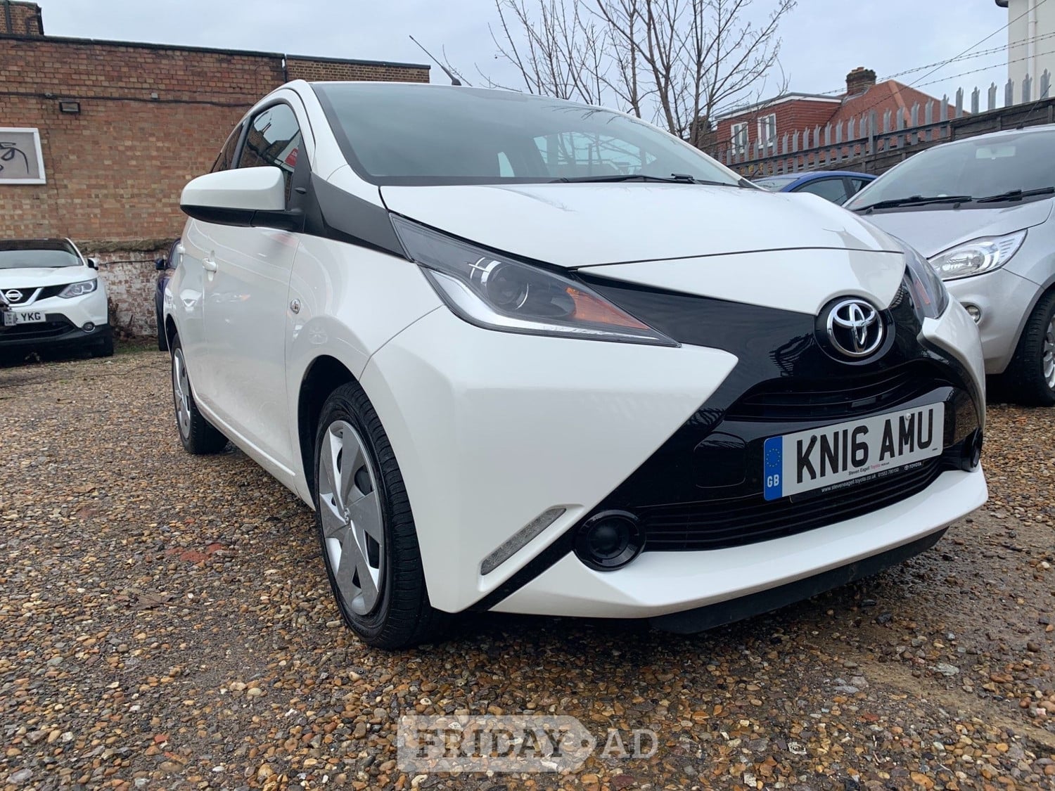 Toyota Aygo 2016 in West Molesey