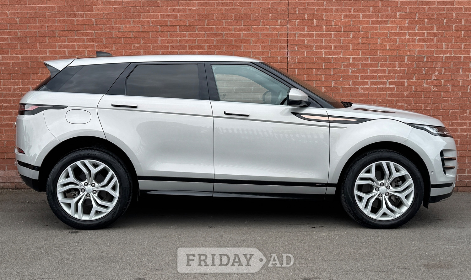 [ berth ]Land Rover Range Rover Evoque