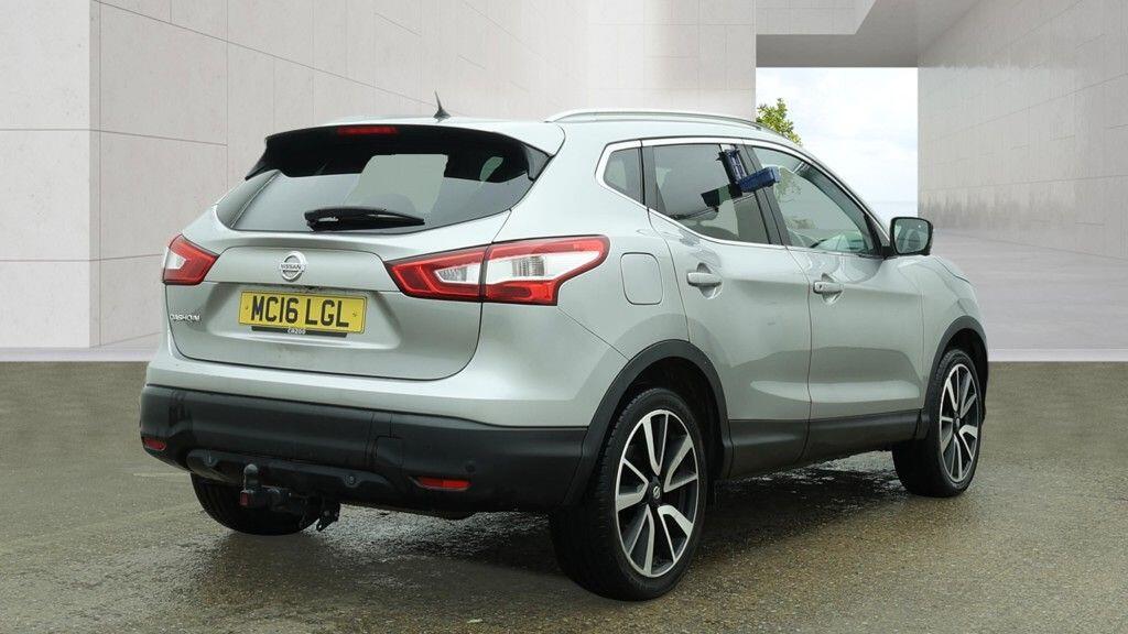 Nissan Qashqai 2016 - Cars in Hounslow