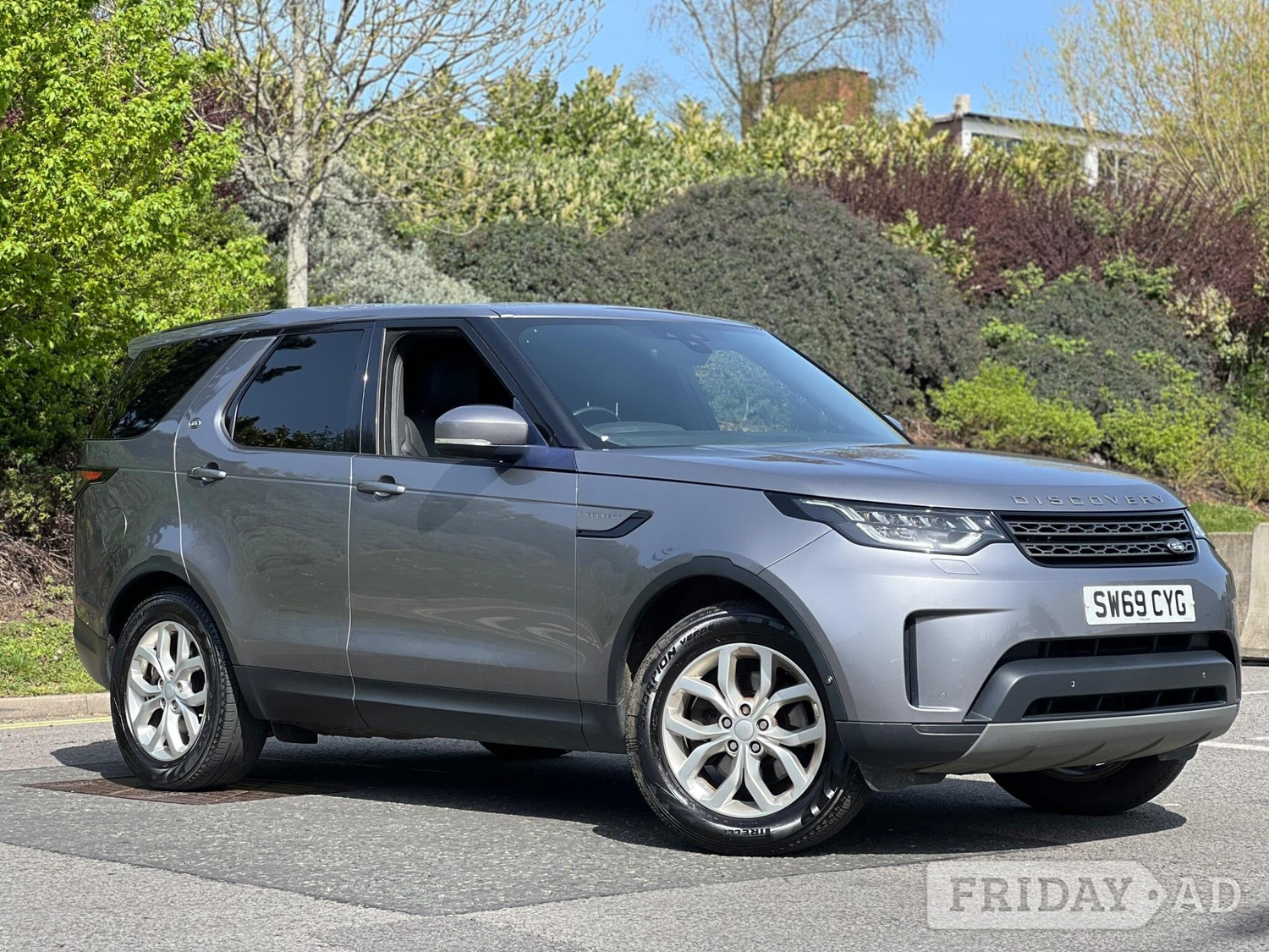 Land Rover Discovery 2019 in Birmingham
