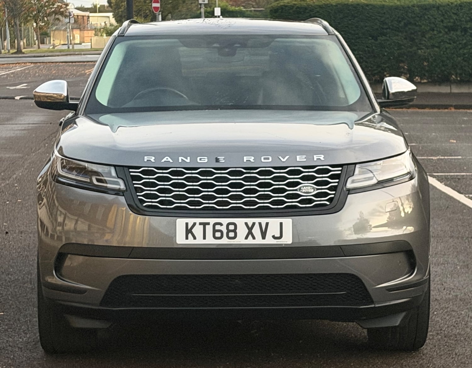 [ berth ]Land Rover Range Rover Velar