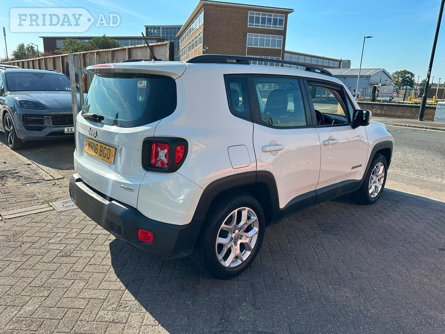 Jeep Renegade 2016 - Cars in Slough