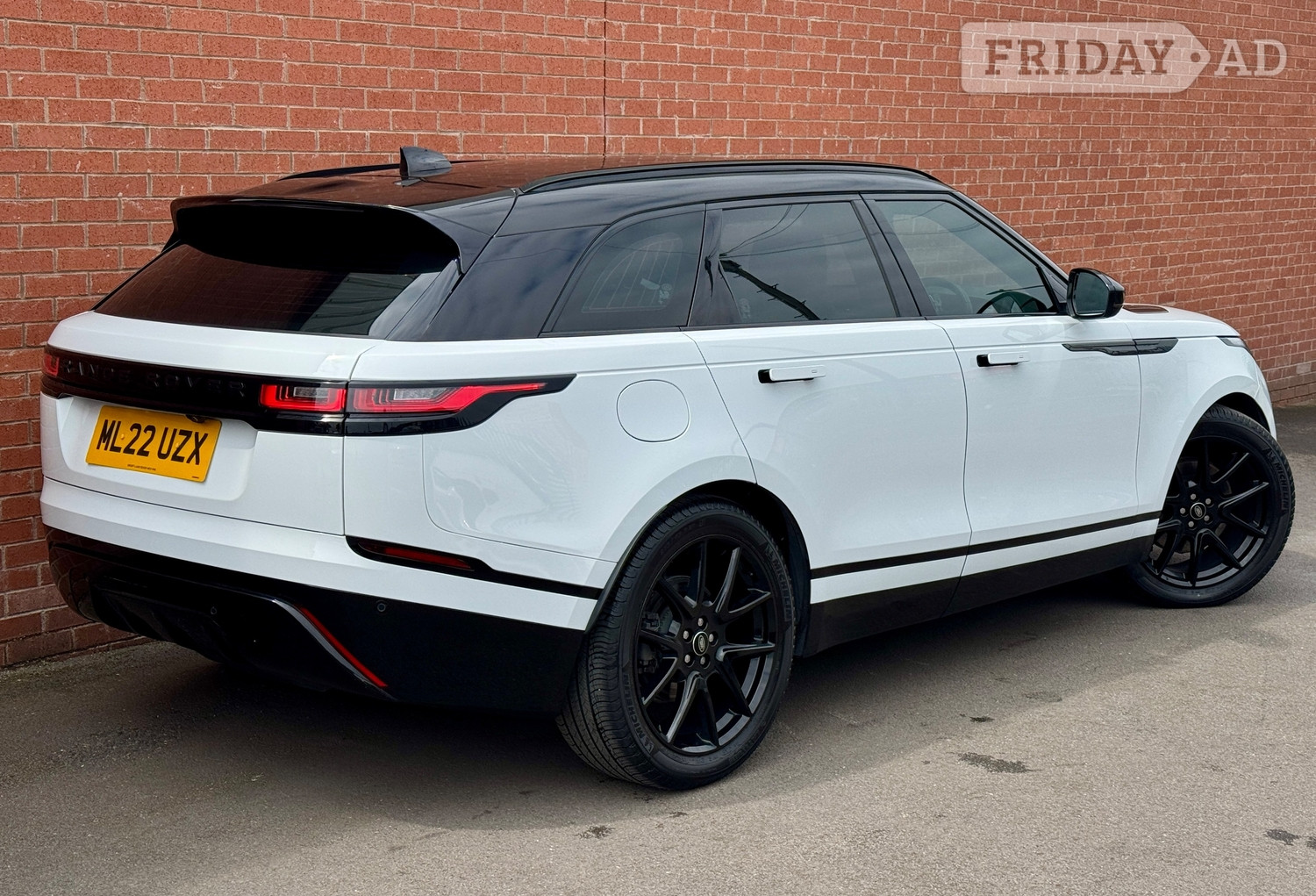 [ berth ]Land Rover Range Rover Velar