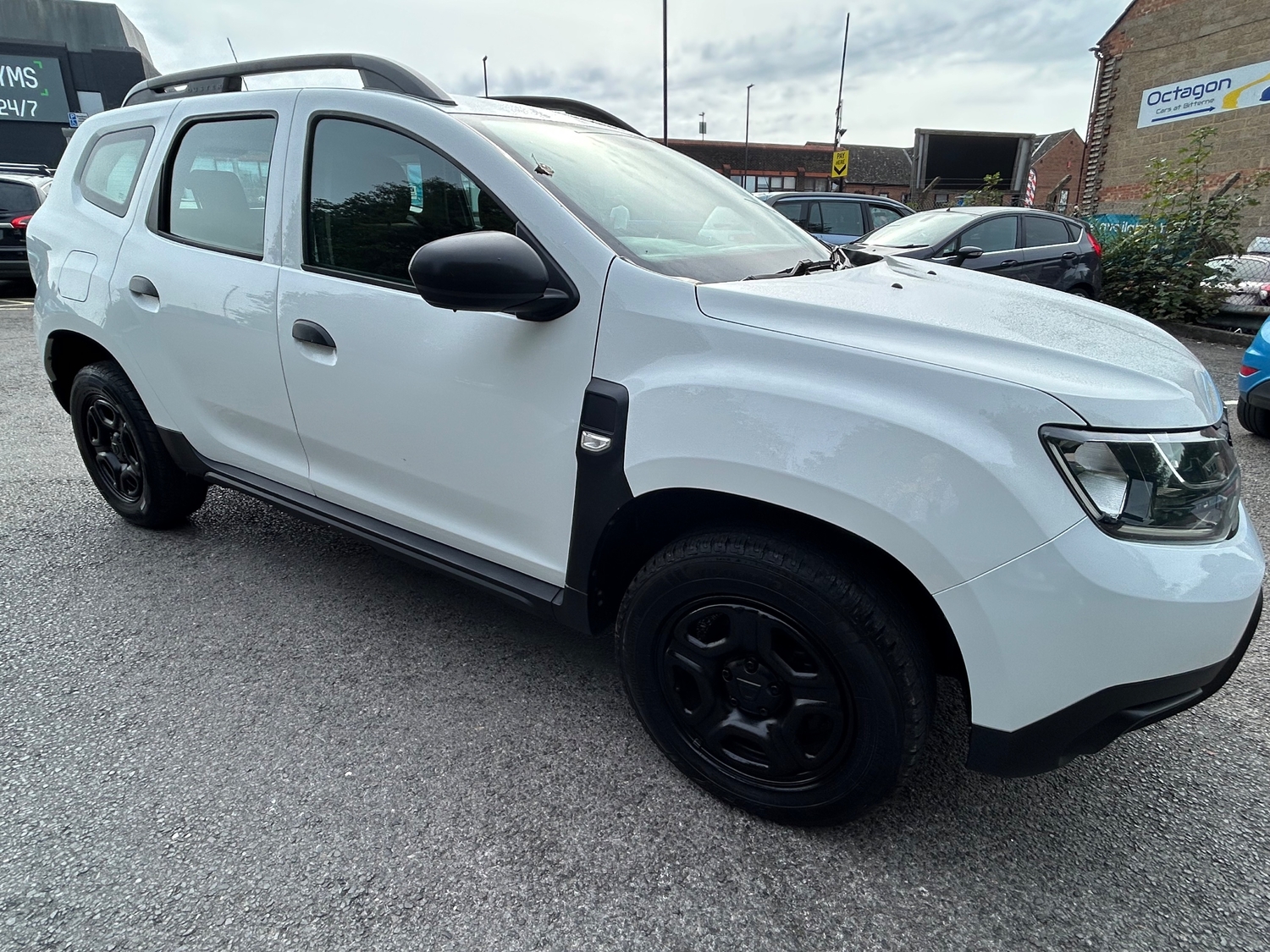 [ berth ]Dacia Duster