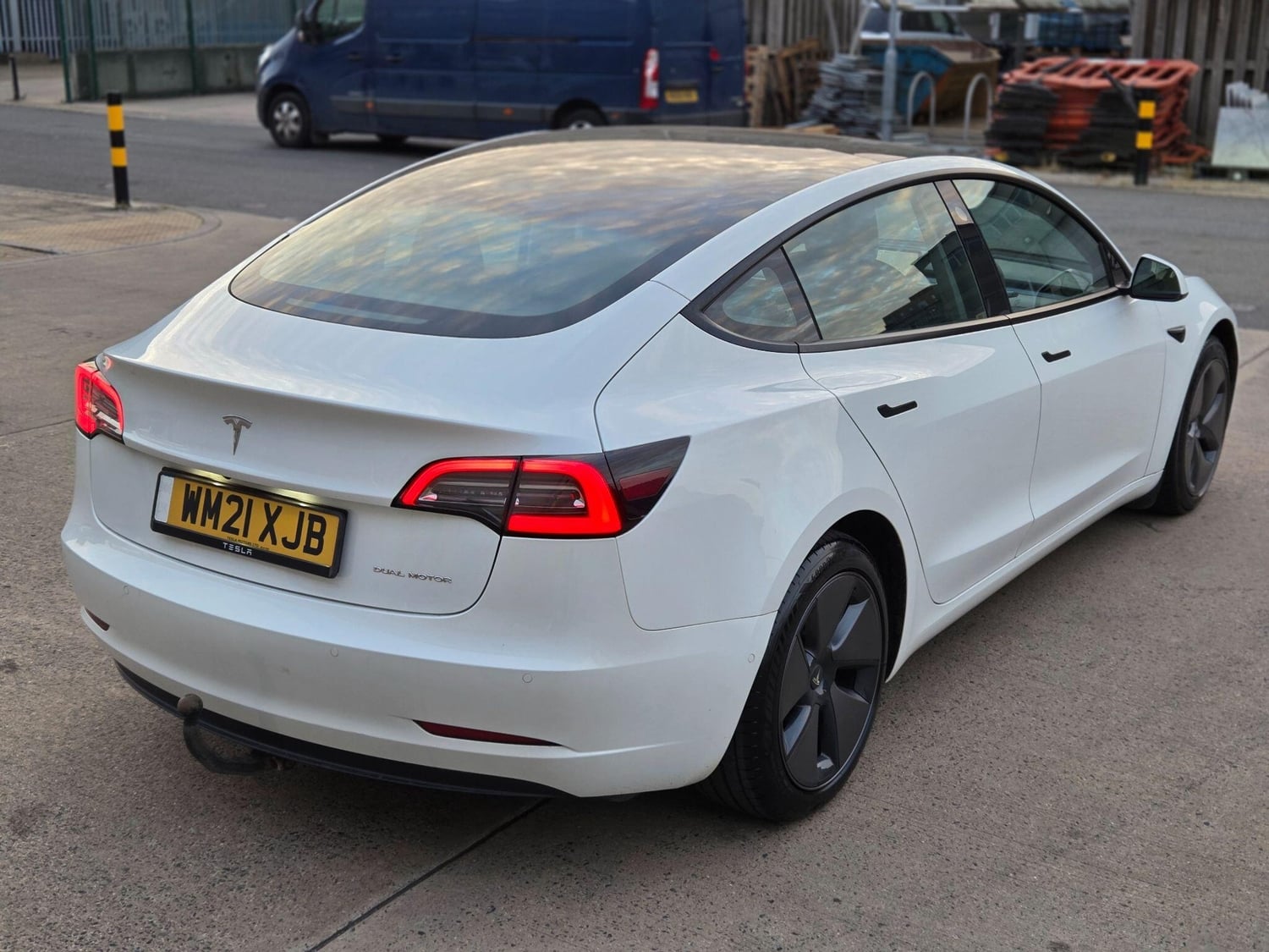 [ berth ]Tesla Model 3