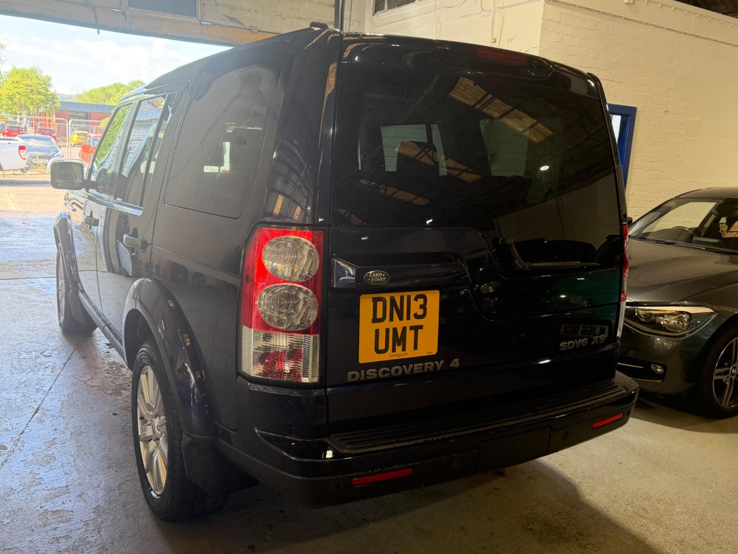 Land Rover Discovery 4 2013 - Cars in Pontypridd