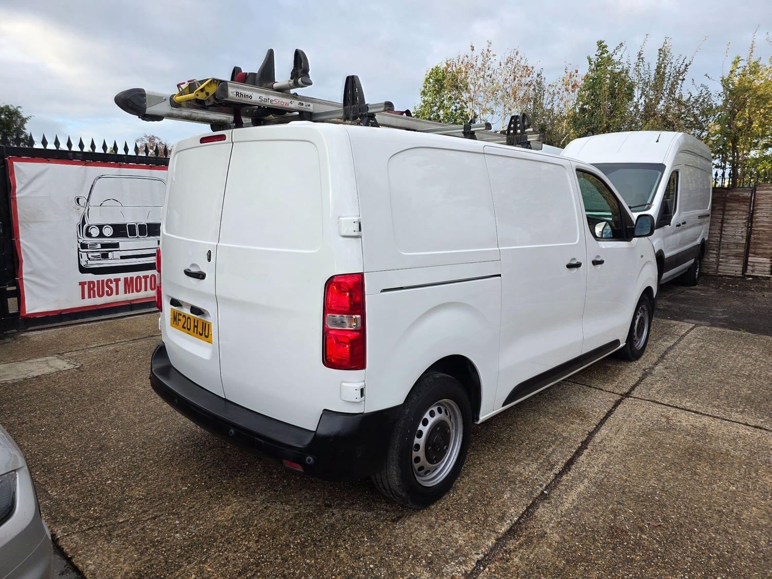 [ berth ]Vauxhall Vivaro