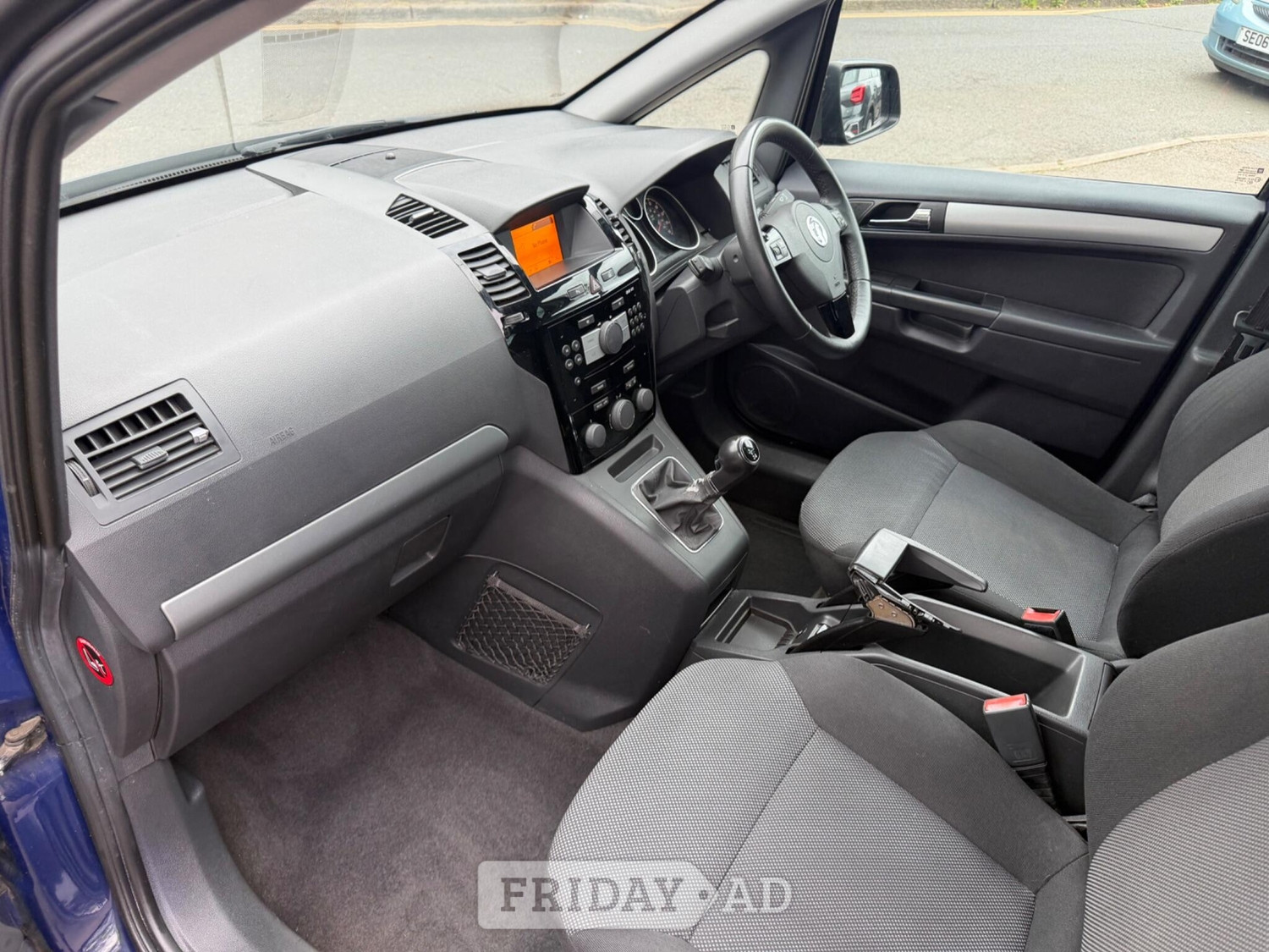 Vauxhall Zafira 2013 - Cars in Sutton