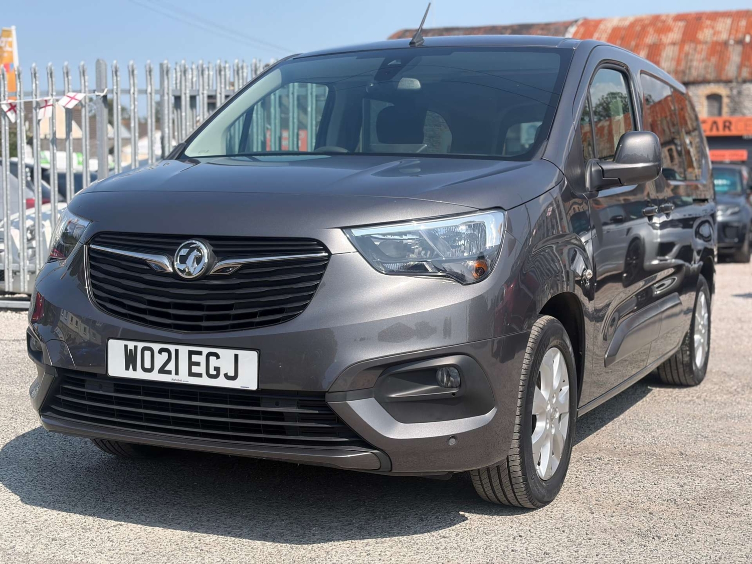 [ berth ]Vauxhall Combo Life