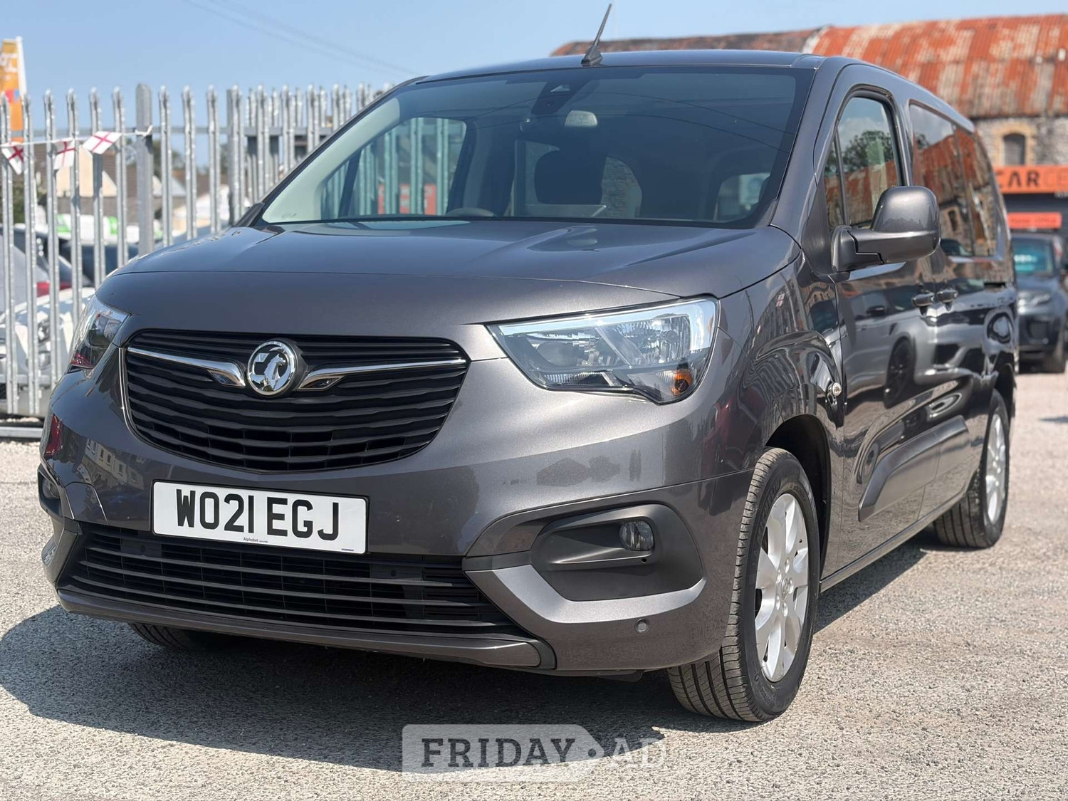 [ berth ]Vauxhall Combo Life