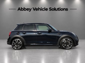 Mini Hatch 2023