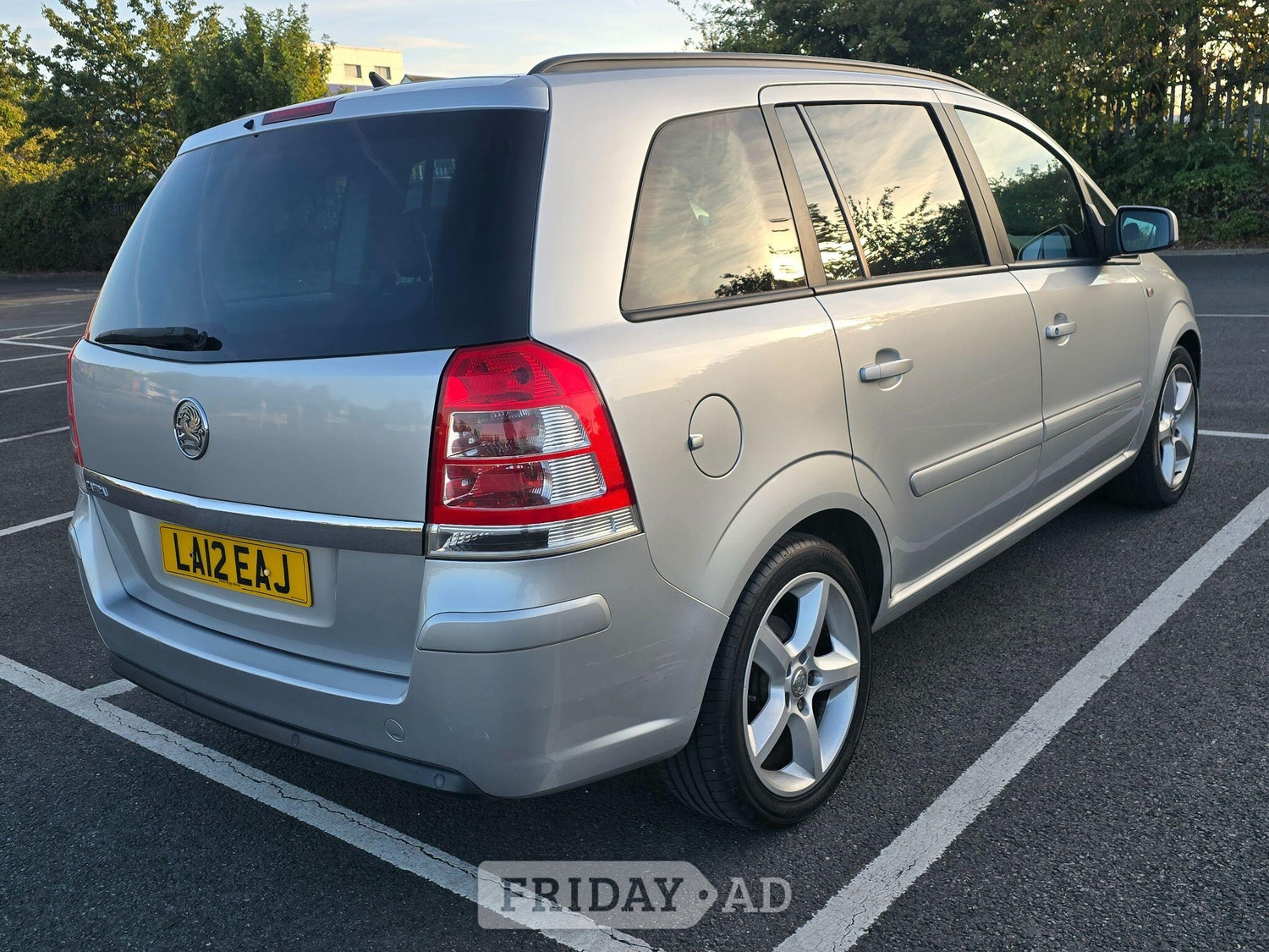 Vauxhall Zafira 2012 - Cars in Ongar