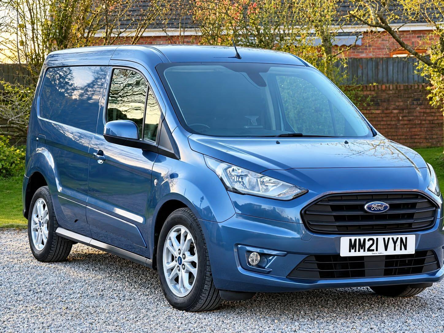 [ berth ]Ford Transit Connect