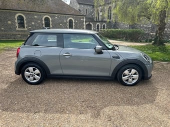 Mini Hatch 2022