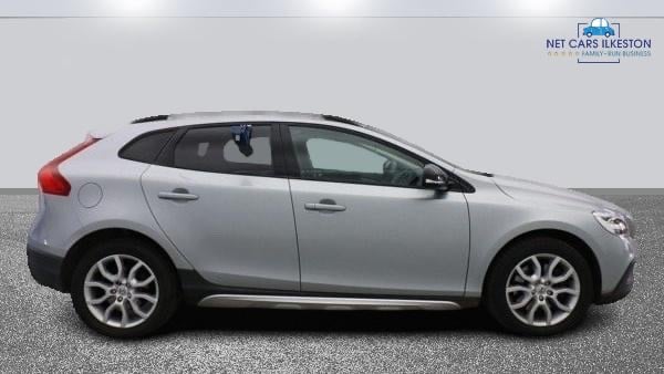 Volvo V40 Cross Country 2017 - Cars