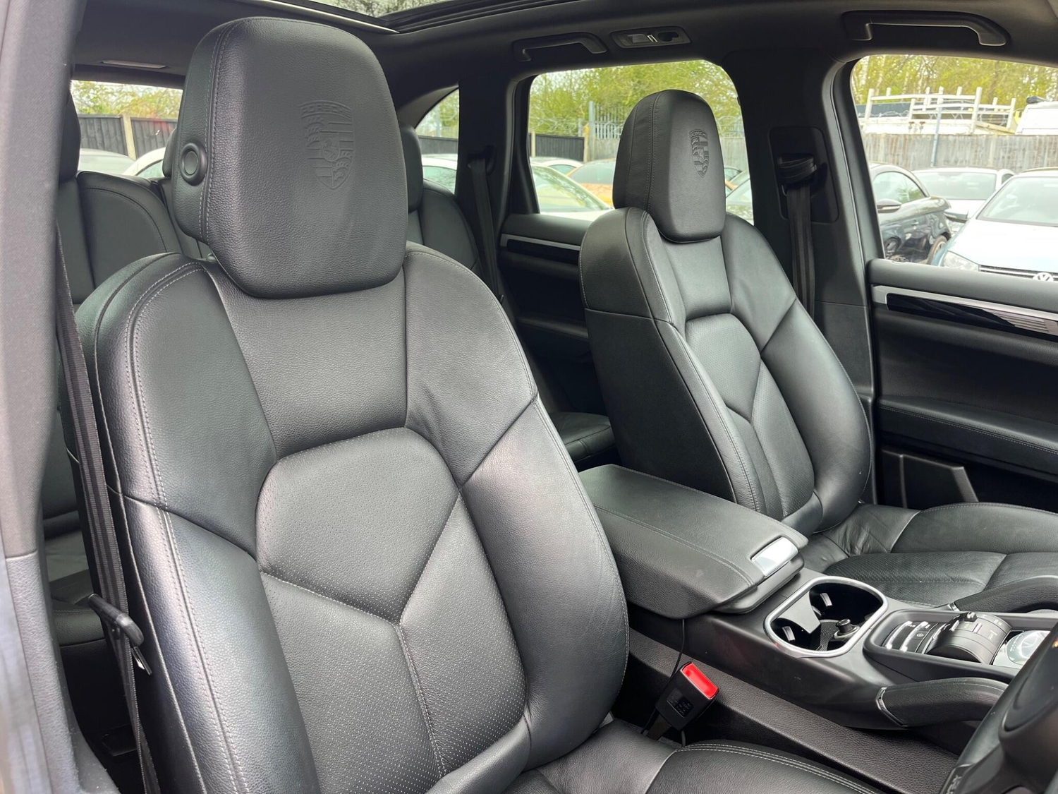 [ berth ]Porsche Cayenne