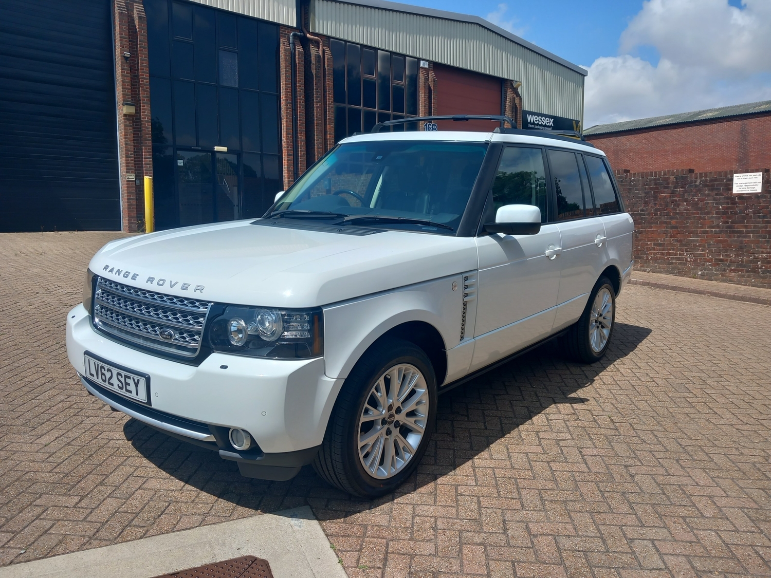 [ berth ]Land Rover Range Rover