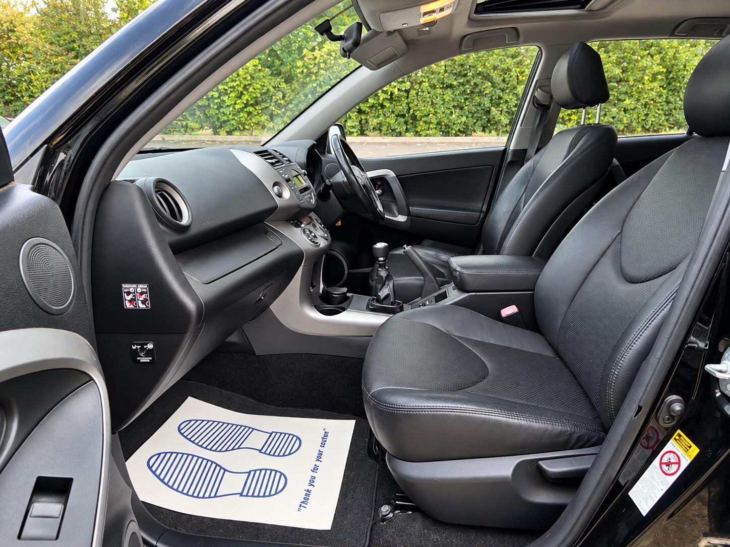 Toyota RAV4 2008 - Cars in Ashford