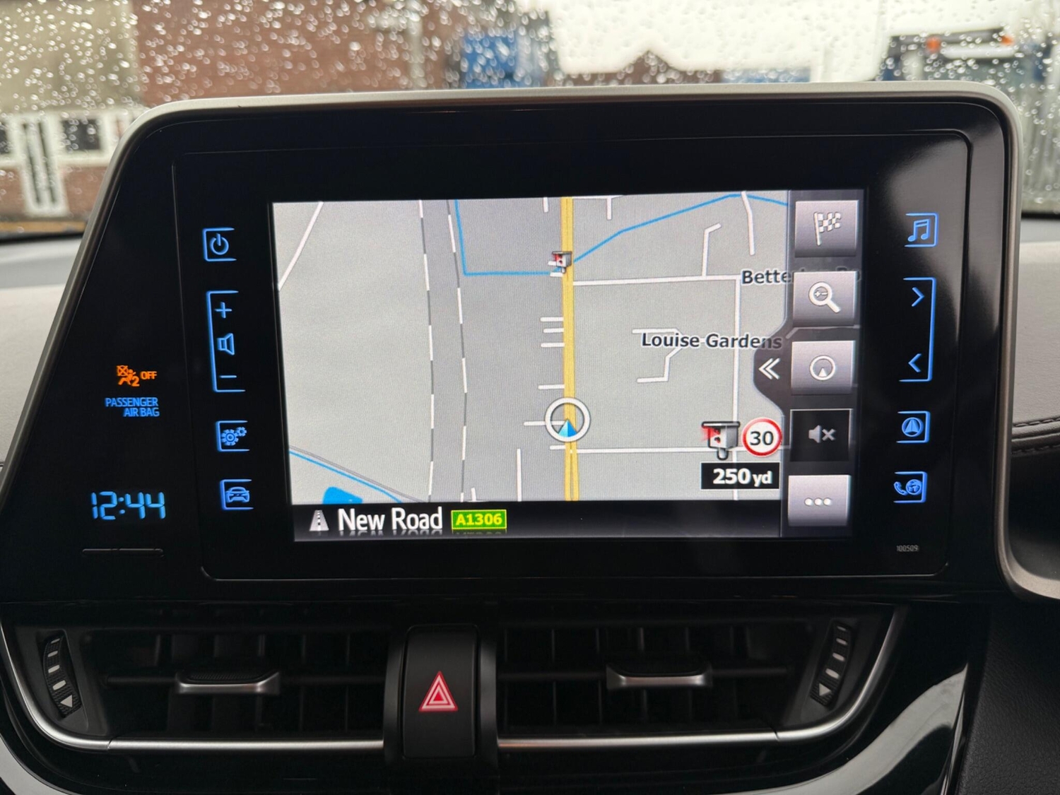 [ berth ]Toyota C-HR