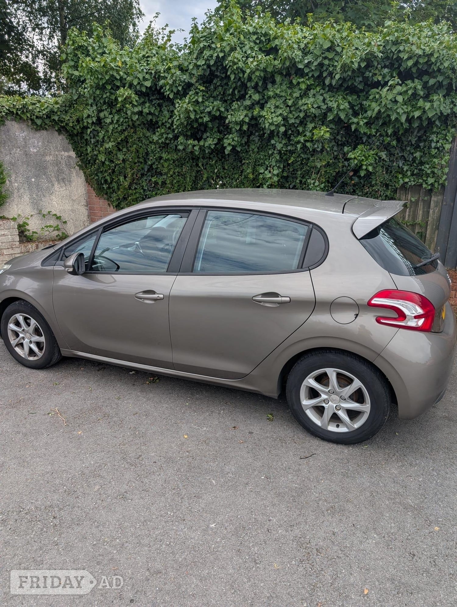 [ berth ]Peugeot 208